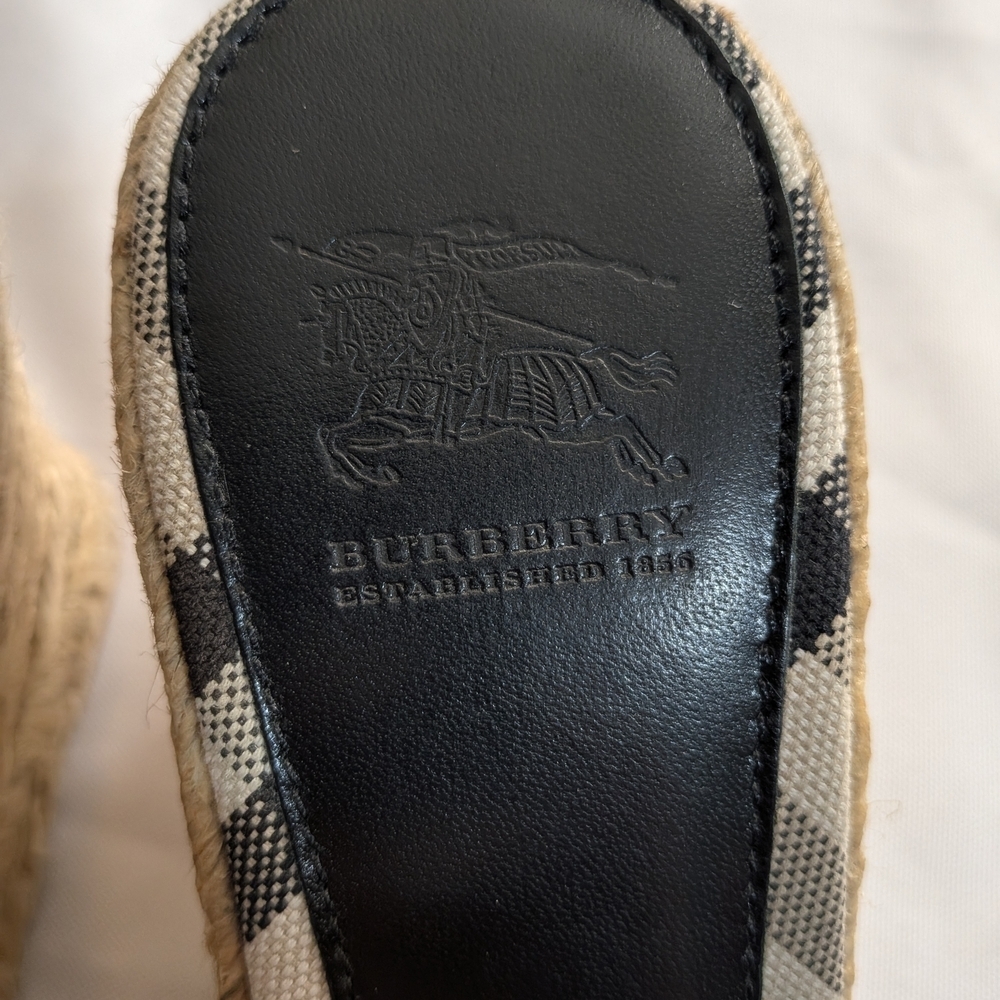 Y2K Burberry Nova Check & Patent Leather Wedges Size 39 - Picture 6 of 9